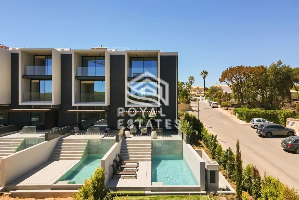 3+1-bedroom villa with sea views, in the Golden Triangle, Algarve