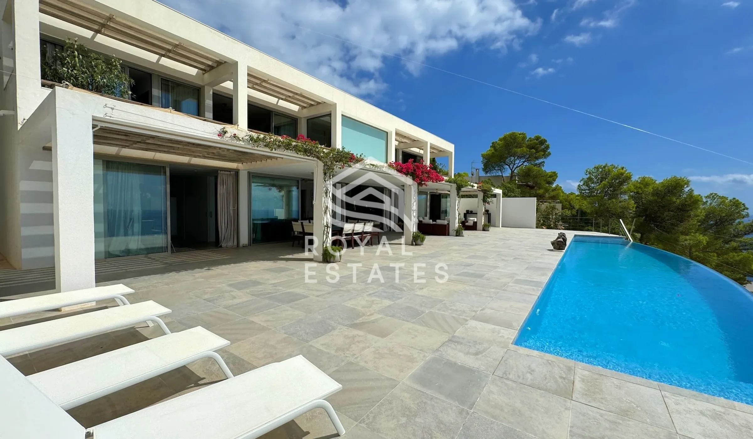 Luxury villa in Roca Llisa