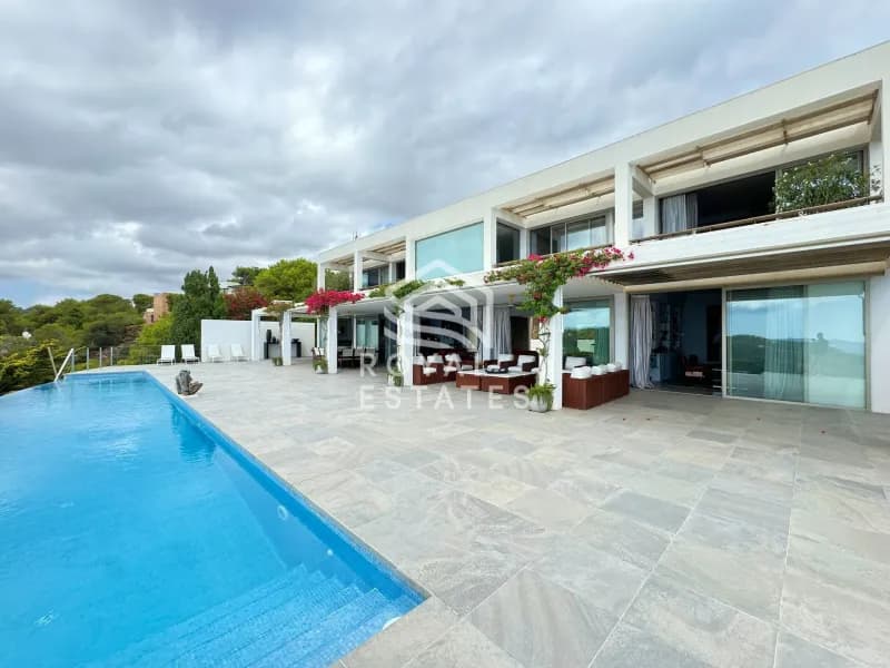 Luxury villa in Roca Llisa