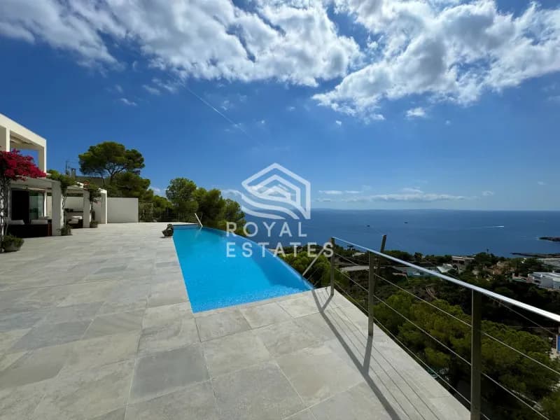 Luxury villa in Roca Llisa