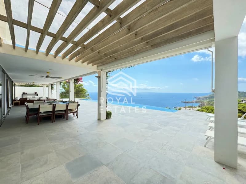 Luxury villa in Roca Llisa