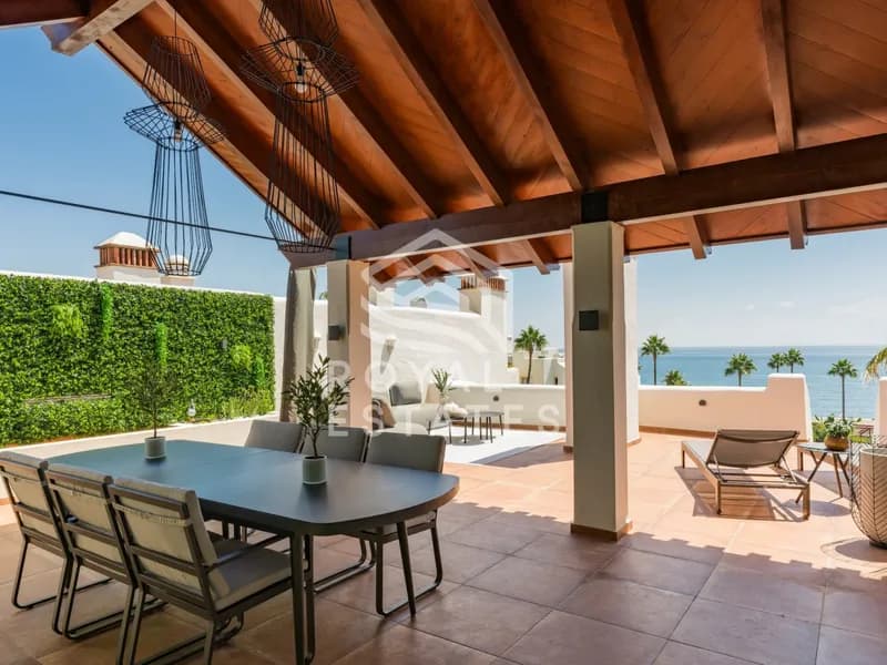 Stunning renovated 4 bedroom beachfront duplex penthouse with sea views in El Velerin - New Golden Mile - Estepona