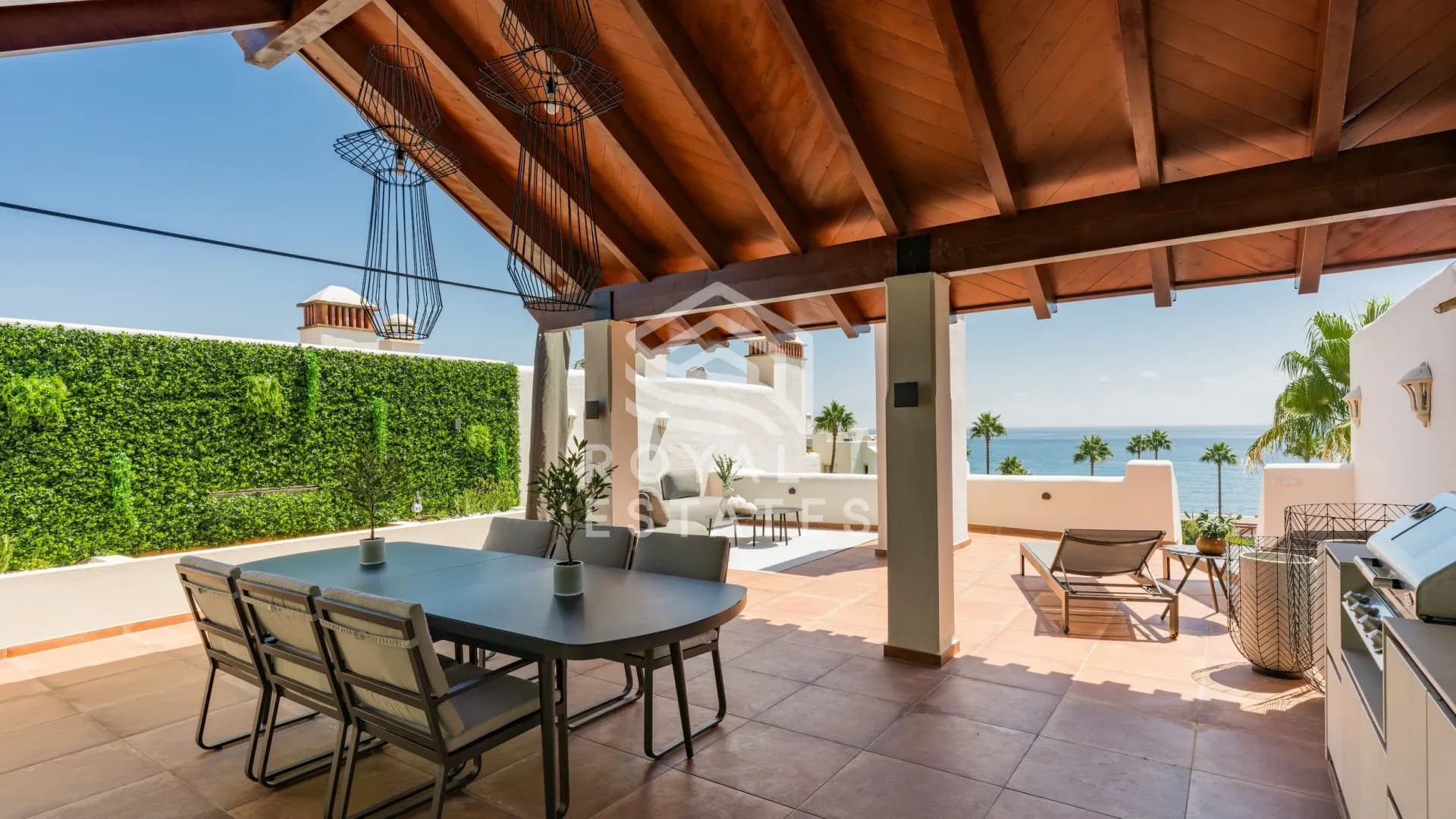 Stunning renovated 4 bedroom beachfront duplex penthouse with sea views in El Velerin - New Golden Mile - Estepona