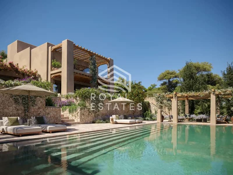 Plot of Villa Silencio