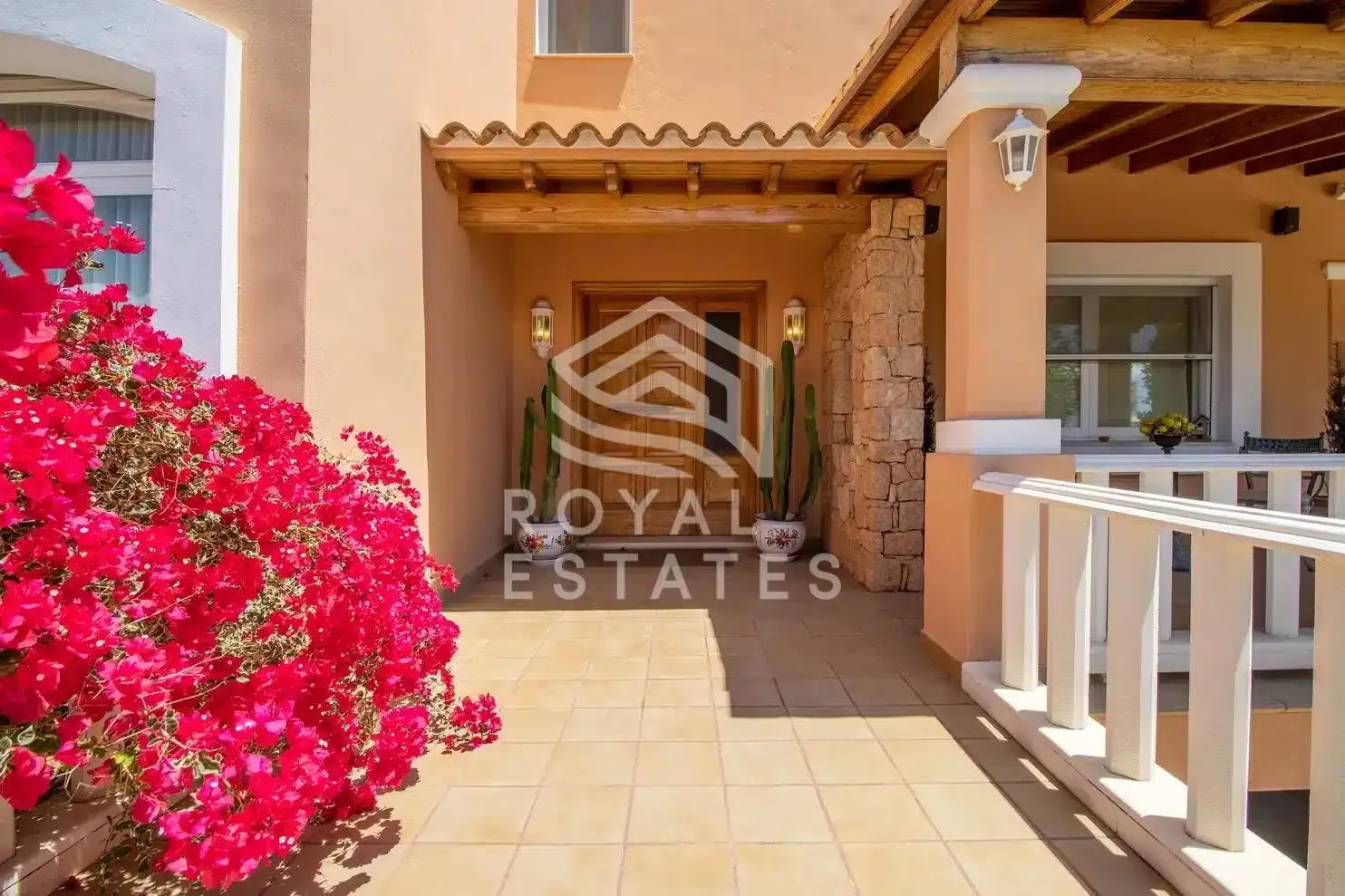 Authentic finca for sale with Dalt Vila view