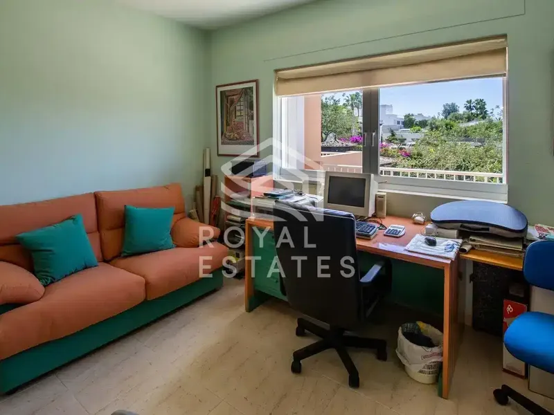 Authentic finca for sale with Dalt Vila view