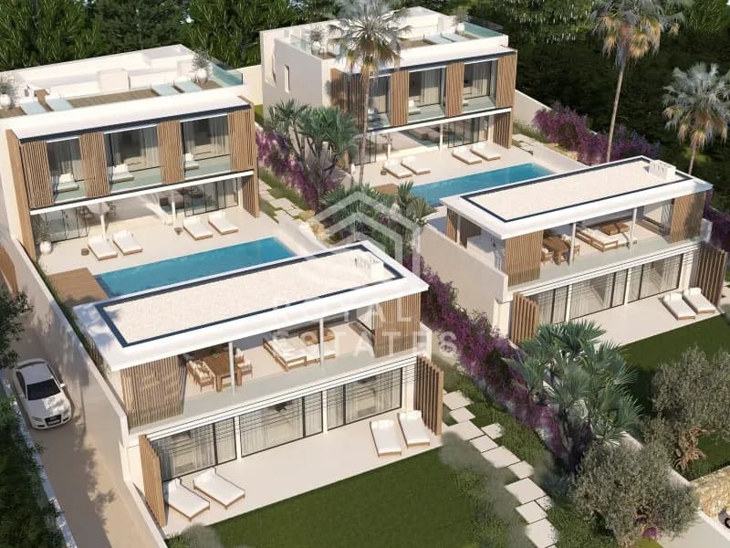 First line villas at Cap Martinet