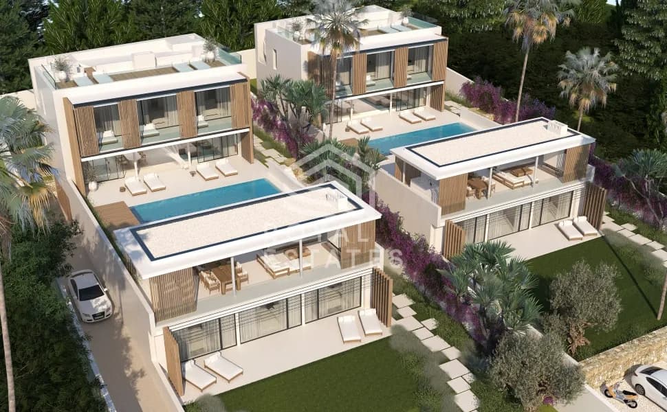 First line villas at Cap Martinet