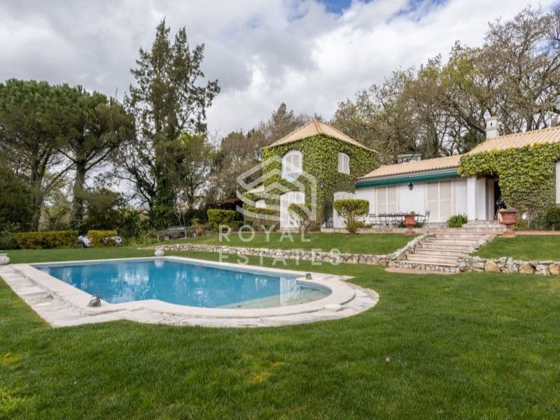 Exquisite English style Villa for sale in Alameda das Acácias