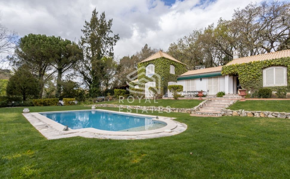 Exquisite English style Villa for sale in Alameda das Acácias