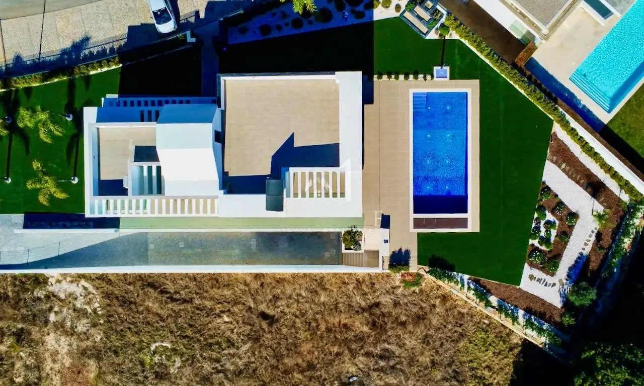 STRIKING CONTEMPORARY FAMILY VILLA IN VILAMOURA