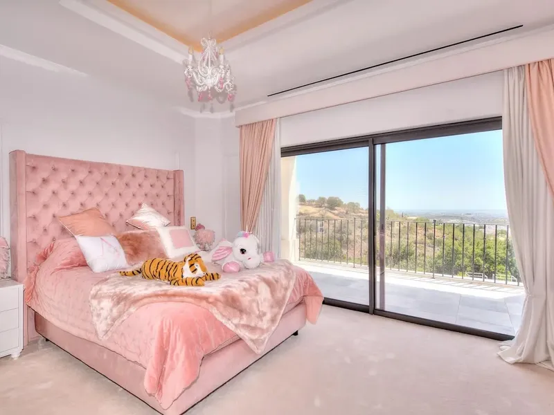 LOULE SUMPTUOUS, SPACIOUS VILLA WITH PANORAMIC SEA VIEWS