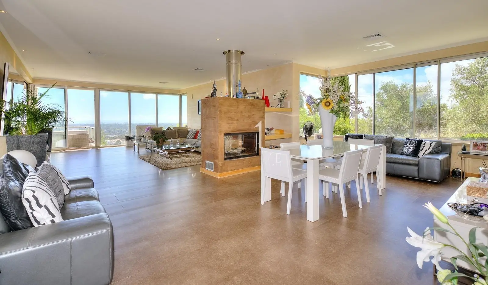 VILAMOURA CONTEMPORARY VILLA WITH STUNNING PANORAMIC SEA VIEWS