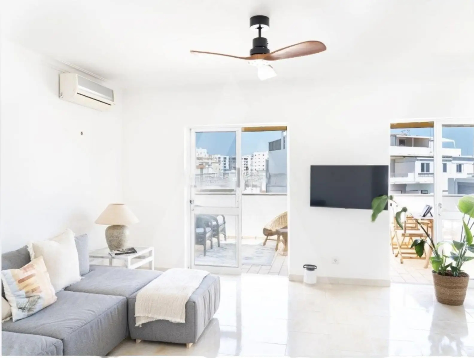 QUARTEIRA REFURBISHED T1 APARTMENT WITH SEA VIEWS