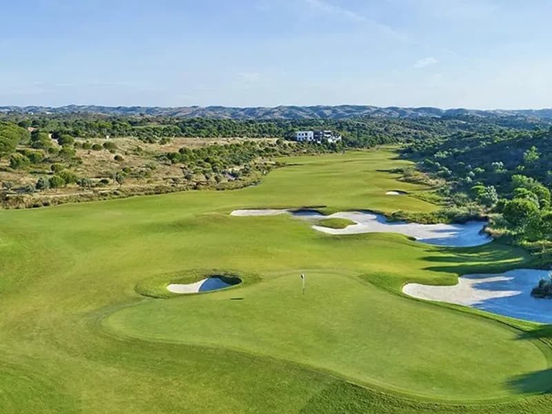 SPECTACULAR PLOT WITH PROJECT IN MONTE REI