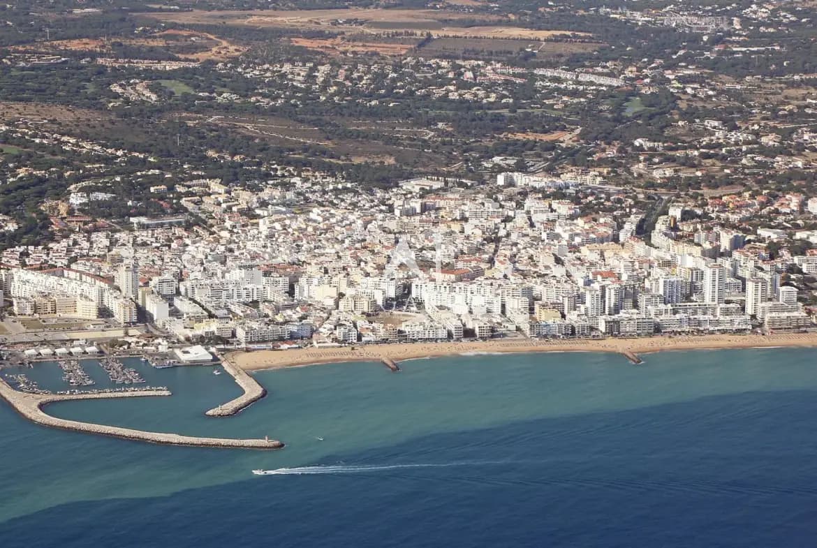 QUARTEIRA TOP FLOOR ONE BEDROOM APARTMENT WITH ROOF TERRACE