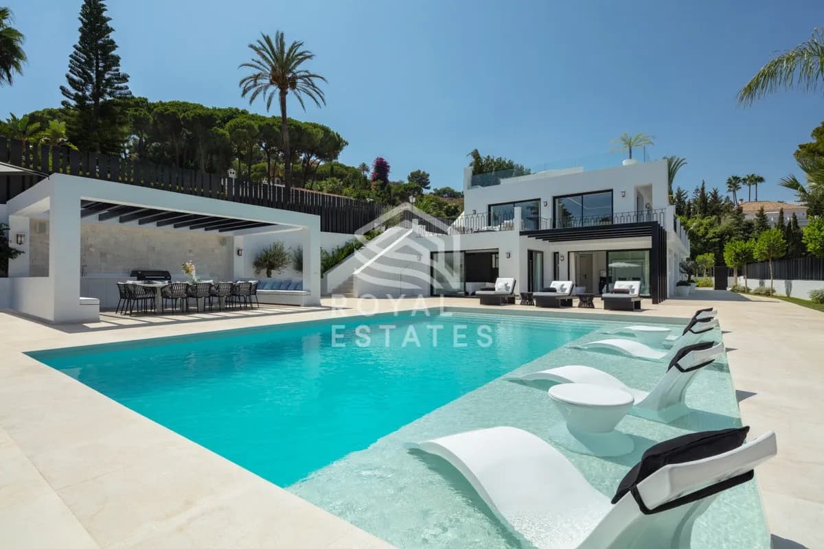 Exquisite elegant 5 bedroom villa in the golf valley of Nueva Andalucia