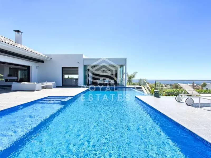 Extraordinary 5 bedroom Villa in Los Flamingos Golf with panoramic sea views
