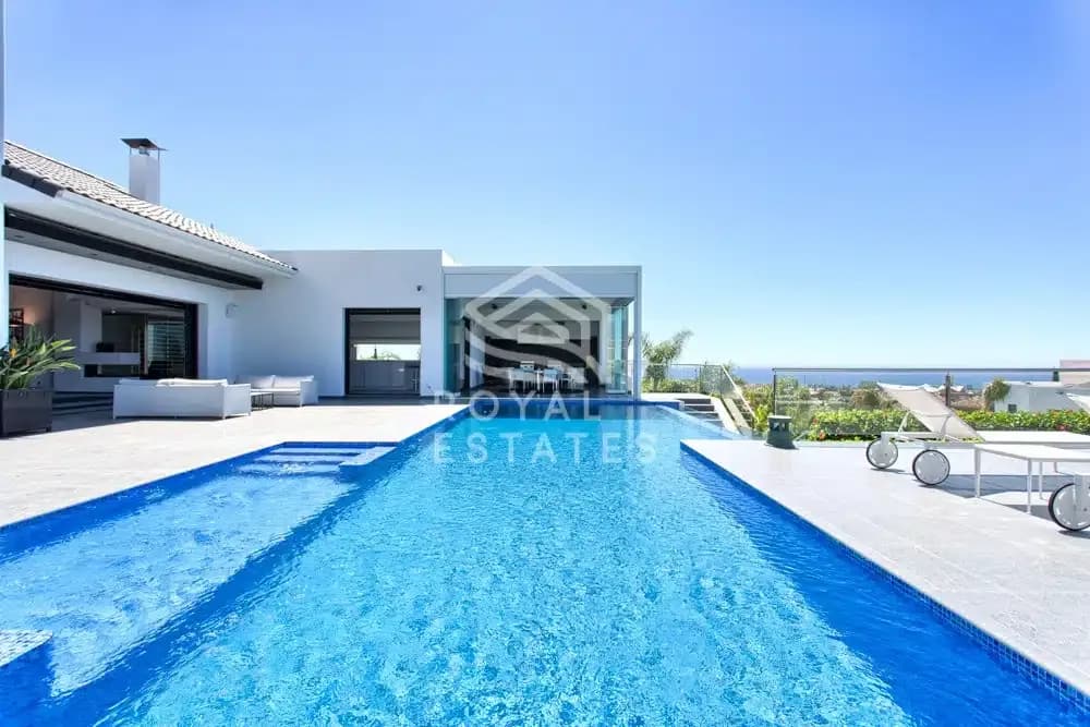 Extraordinary 5 bedroom Villa in Los Flamingos Golf with panoramic sea views