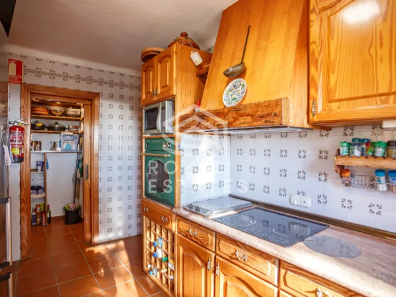 Mediterranean villa for sale near KM4 with touristic license