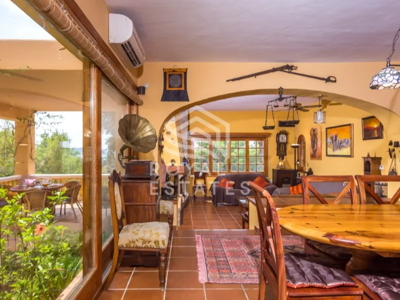 Mediterranean villa for sale near KM4 with touristic license