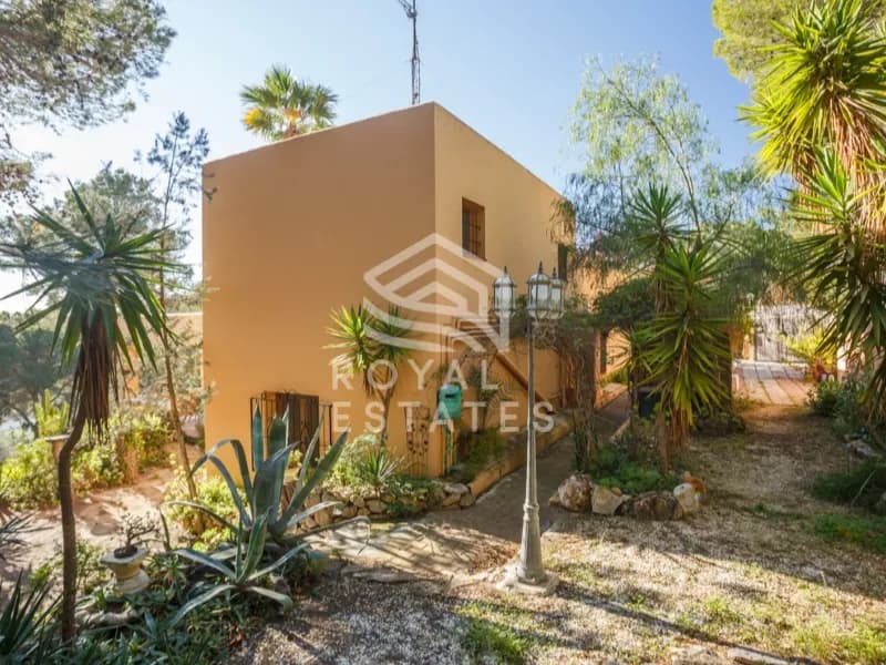 Mediterranean villa for sale near KM4 with touristic license