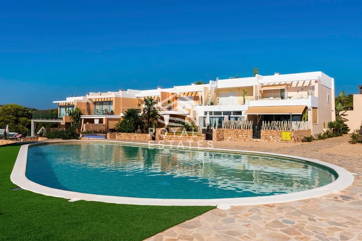 Townhouse with sea views in Cala Moli