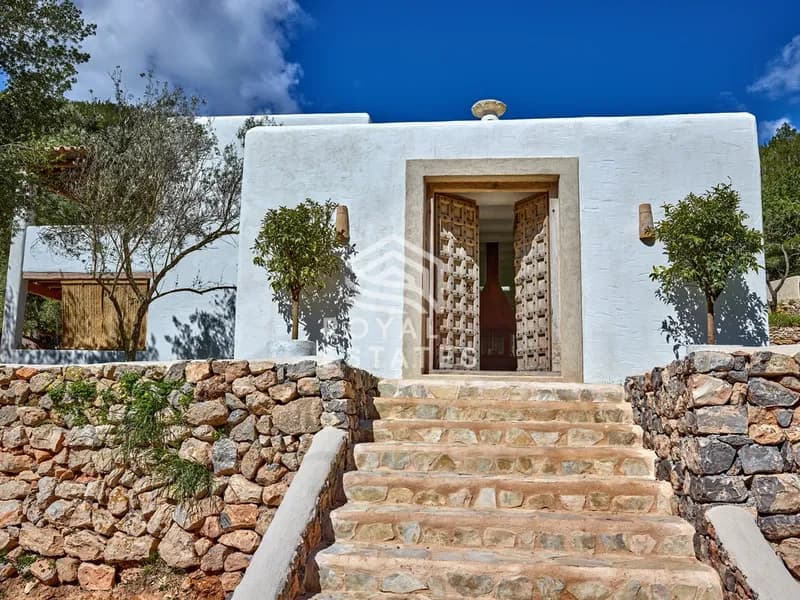 Elegant Ibiza Estate with Panoramic Views Near San Rafael