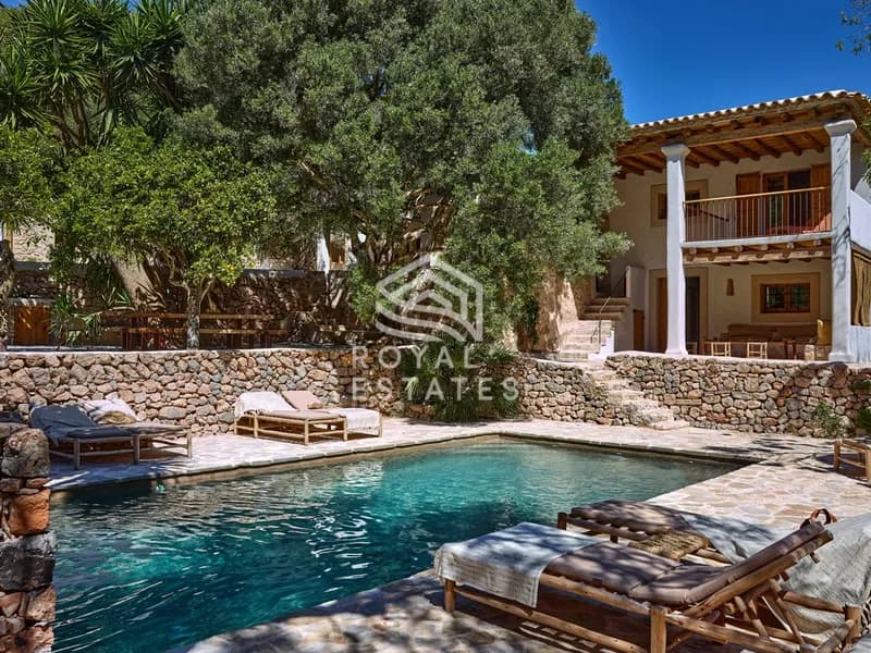 Elegant Ibiza Estate with Panoramic Views Near San Rafael