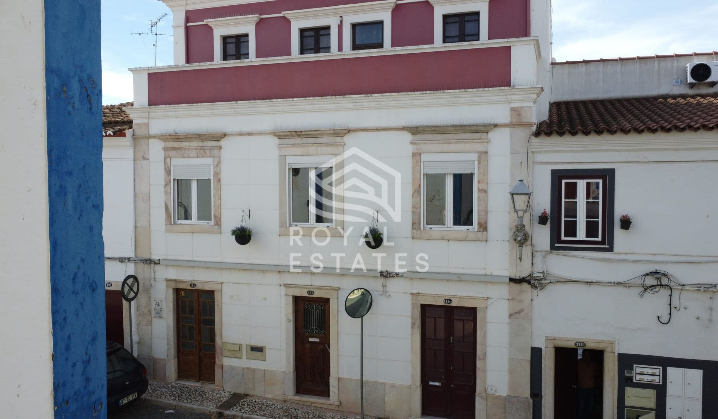 Excellent building in the center of Estremoz, investment opportunity!