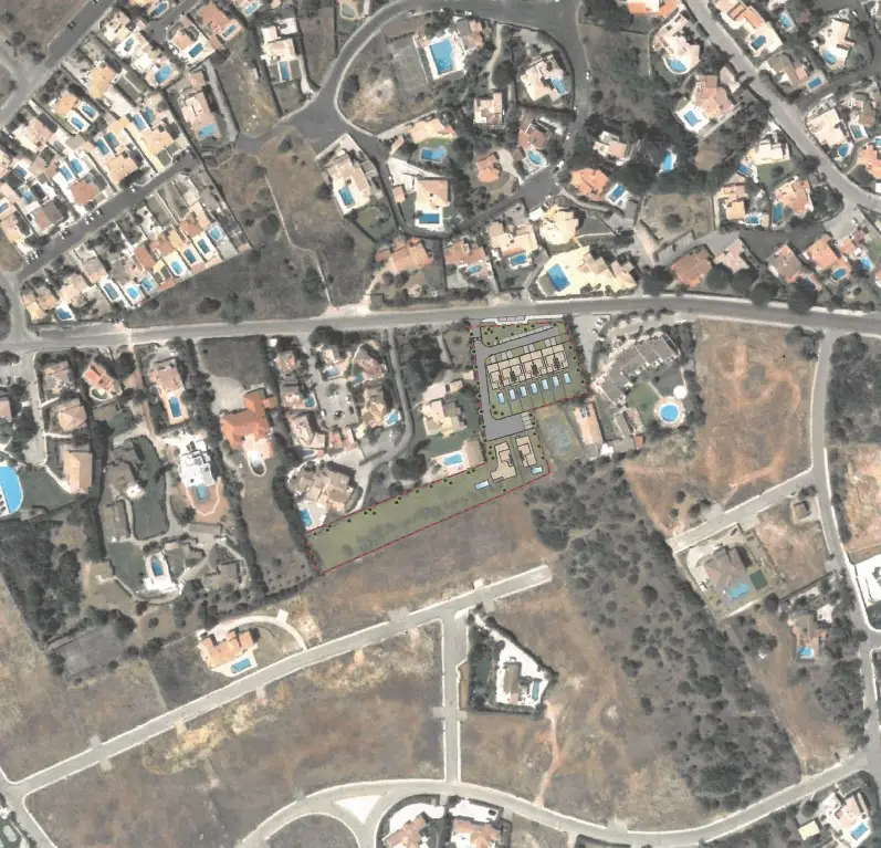 Land with allotment project for the construction of 9 villas - Luz