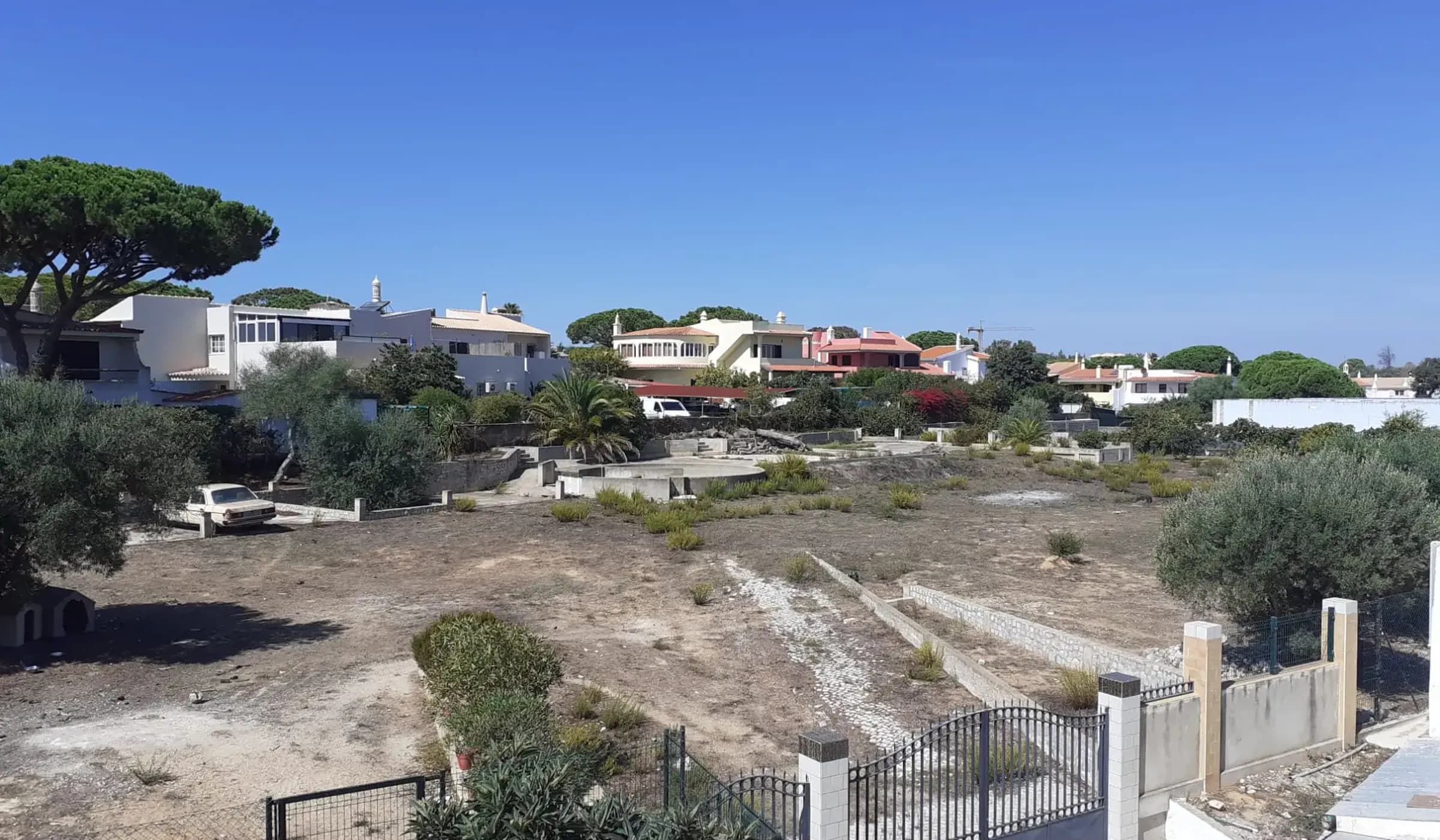 Plot for an urbanisation, 12 villas, with gardens, swimming pools, and a commercial area, already with project - Faro - Algarve