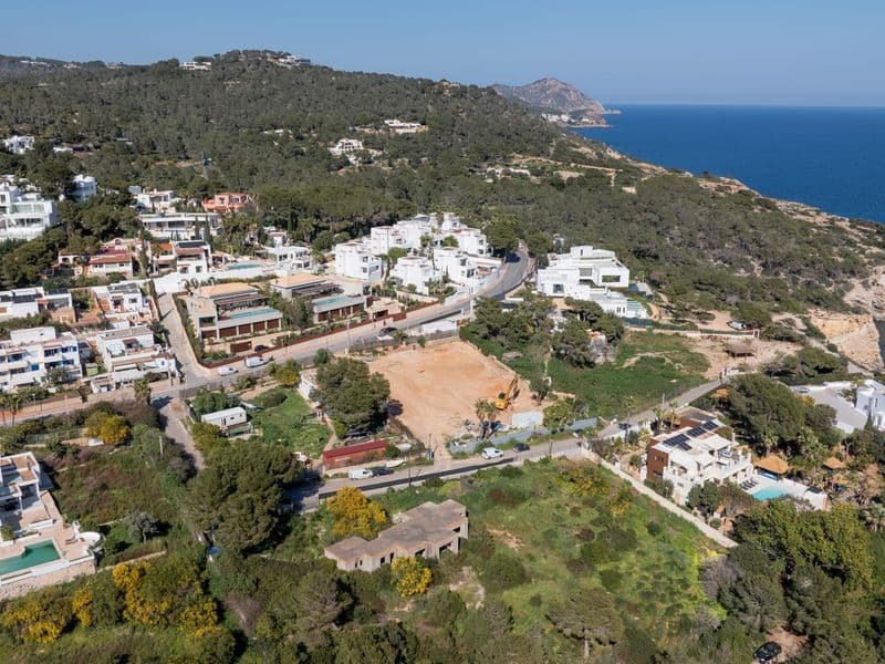 First line villas at Cap Martinet
