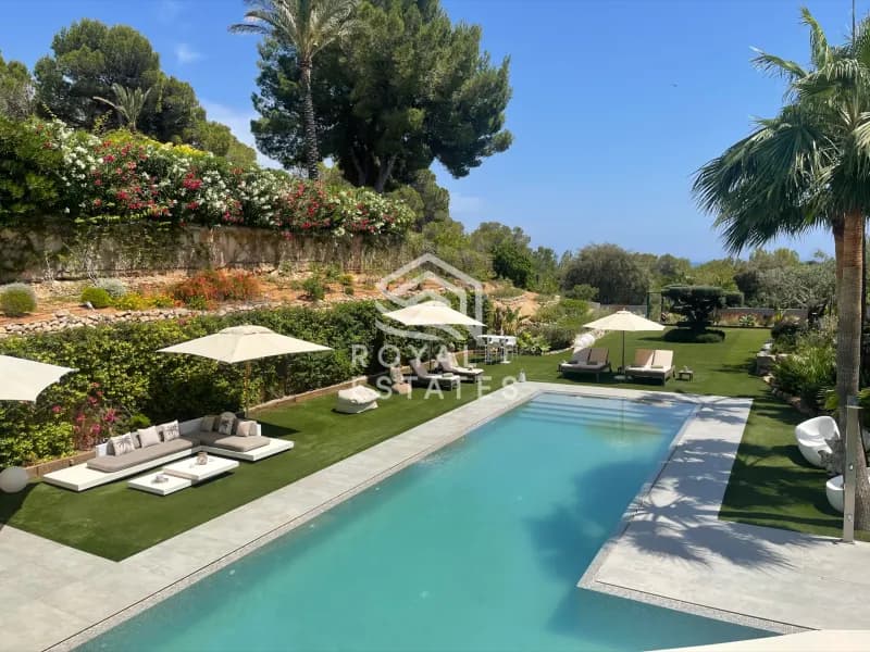 Luxurious villa with touristic license