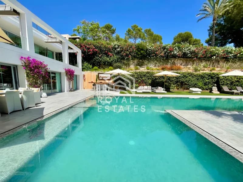 Luxurious villa with touristic license