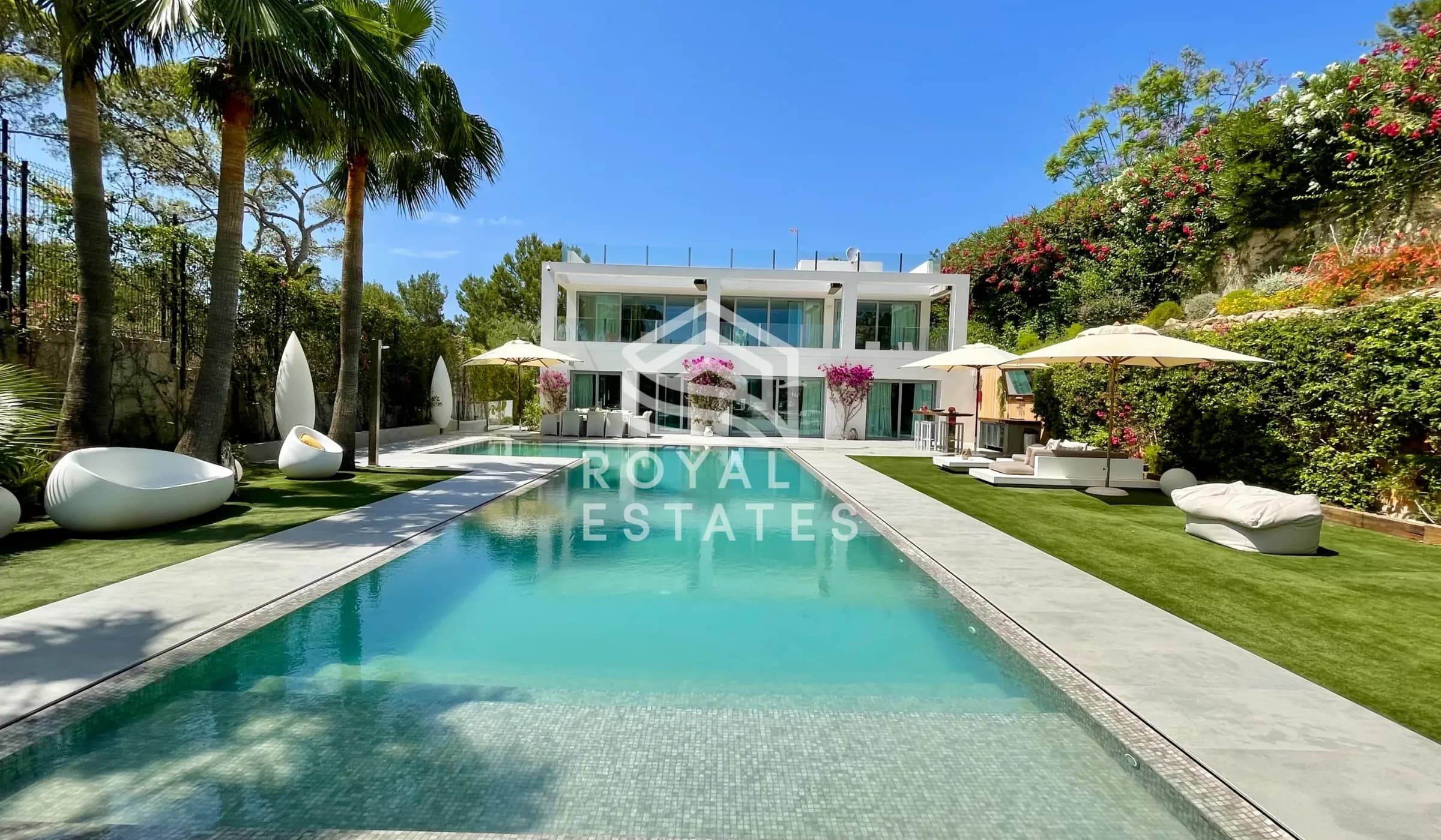 Luxurious villa with touristic license
