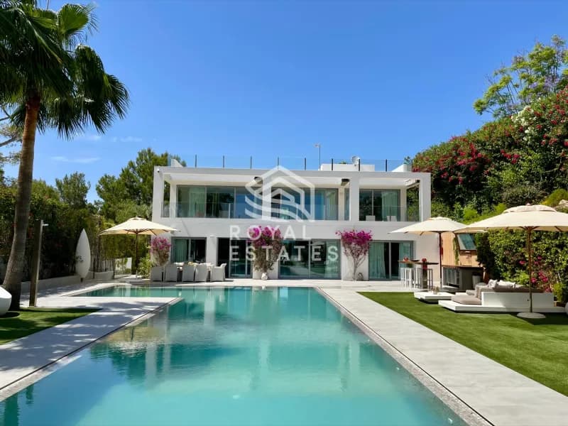 Luxurious villa with touristic license