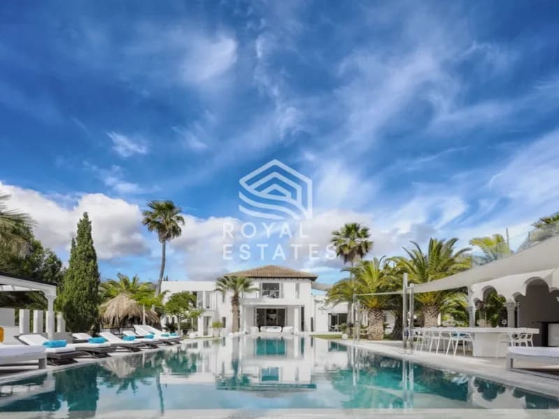 Villa for sale in Cala Jondal