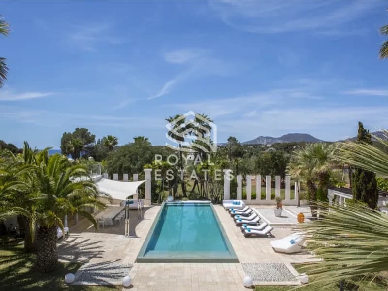 Villa for sale in Cala Jondal