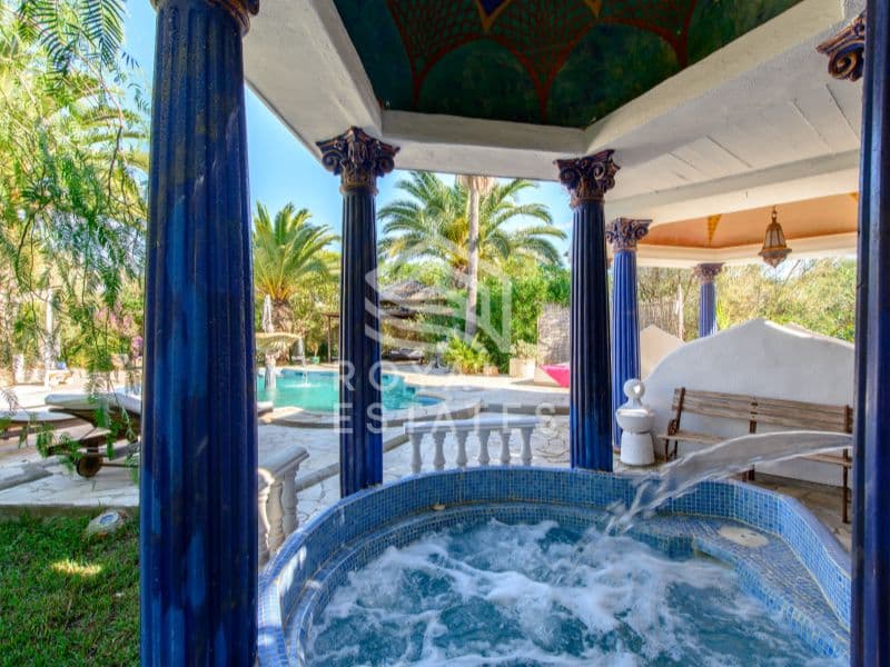 Villa for sale in Sa Caleta with Touristic License