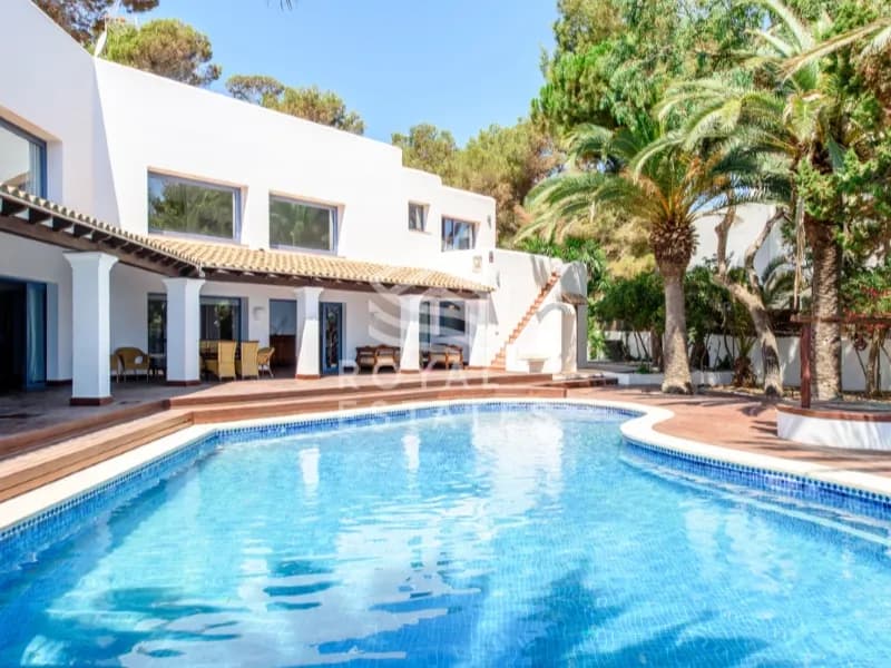 Frontline villa for sale in Santa Eulalia with private beach access