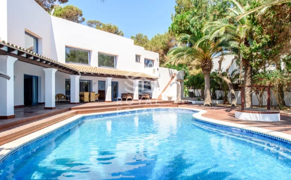 Frontline villa for sale in Santa Eulalia with private beach access