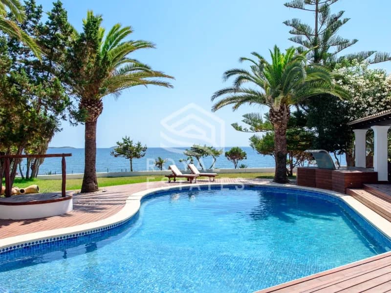 Frontline villa for sale in Santa Eulalia with private beach access