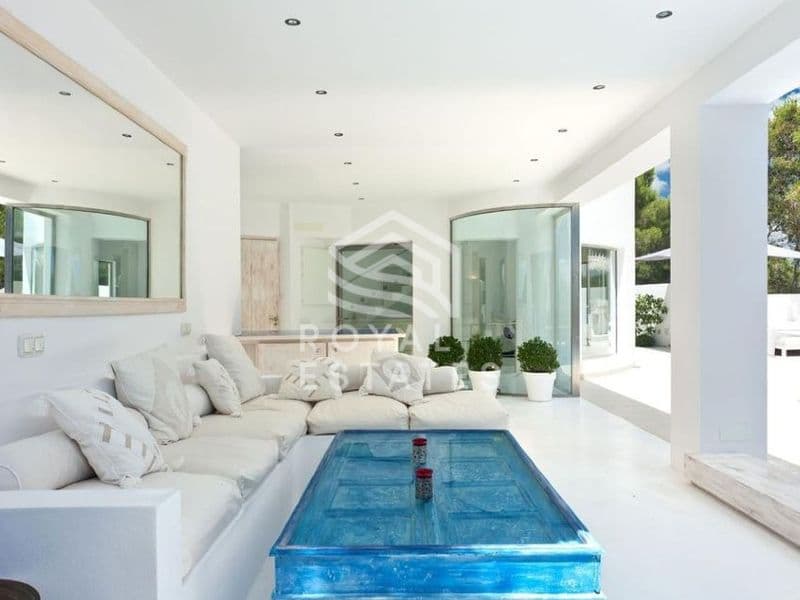 Modern villa with panoramic sea views