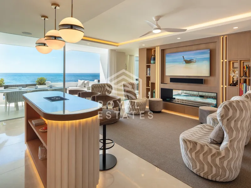 One of a kind 6 bedroom beach front Penthouse with stunning sea views in Marina de Puente Romano - Golden Mile - Marbella