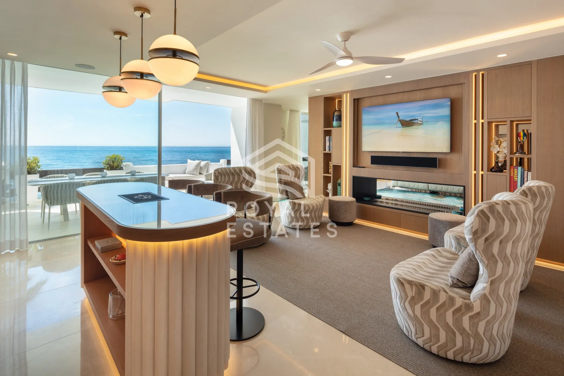 One of a kind 6 bedroom beach front Penthouse with stunning sea views in Marina de Puente Romano - Golden Mile - Marbella