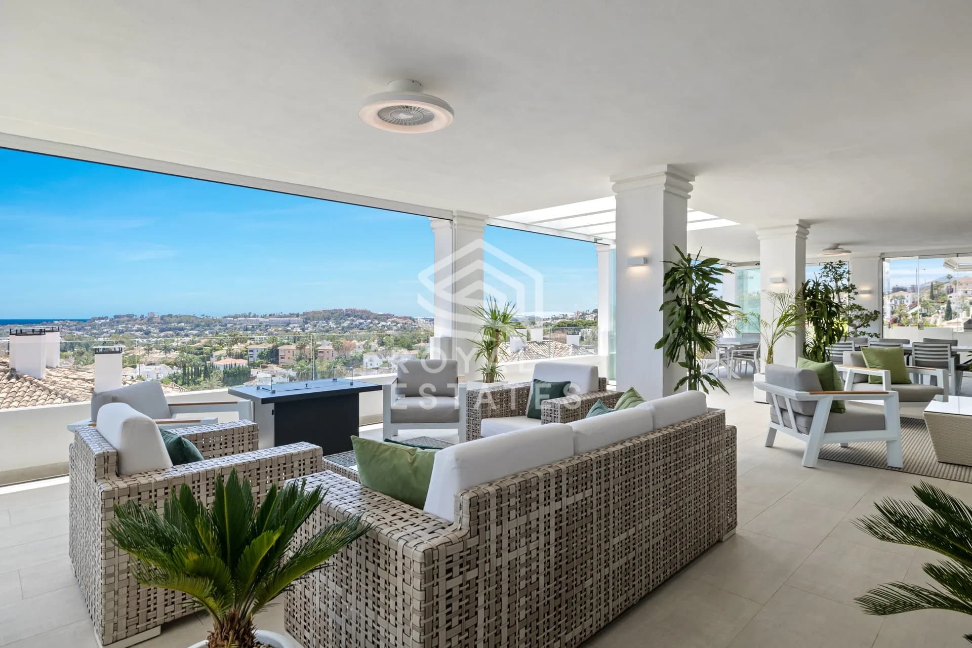 Stunning 7 bedroom apartment with spectacular sea views in 9 Lions - Nueva Andalucia