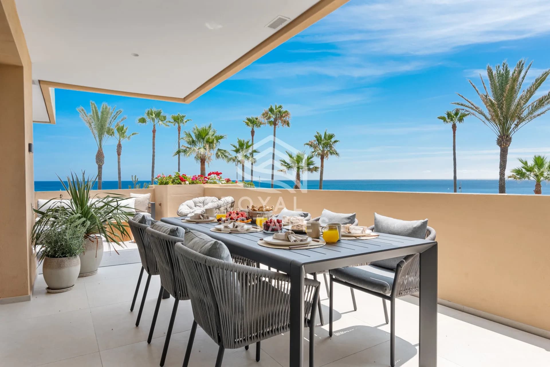 Wonderful 3 bedroom beachfront Apartment in Costalita del Mar- New Golden Mile