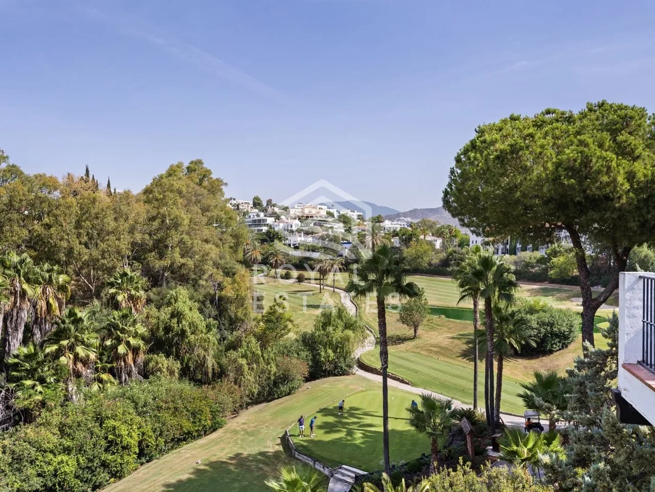 Beautiful refurbished 4 bedroom frontline golf townhouse in Las Encinas - La Quinta - Benahavis