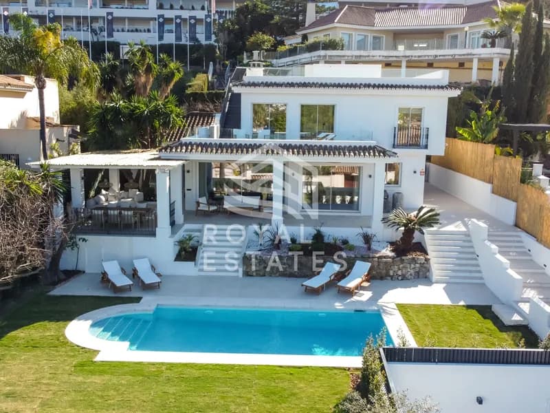 Remarkable contemporary 5 bedroom Villa with mountain and golf views in Las Brisas - Nueva Andalucia